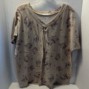 Floral textured top large